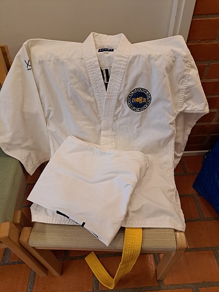 160 cm taekwondopuku