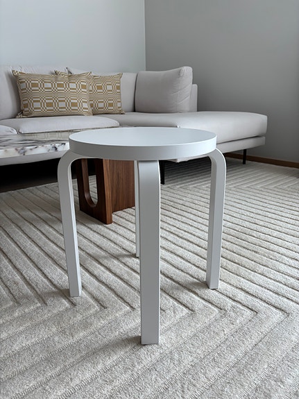 Artek Alvar Aalto jakkara valkoinen