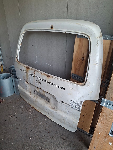 Toyota hiace takaluukku