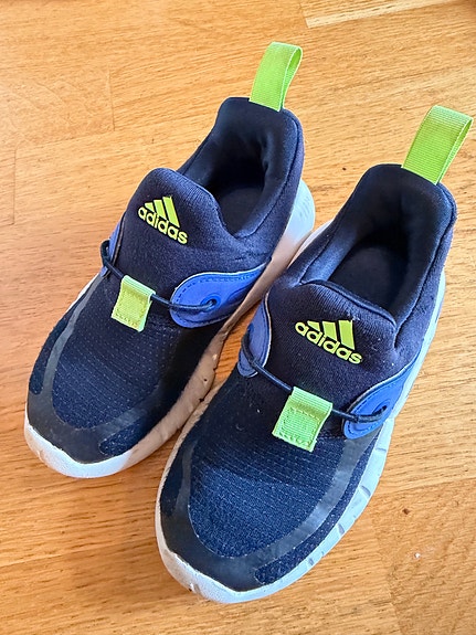Lasten Adidas lenkkarit koko 27