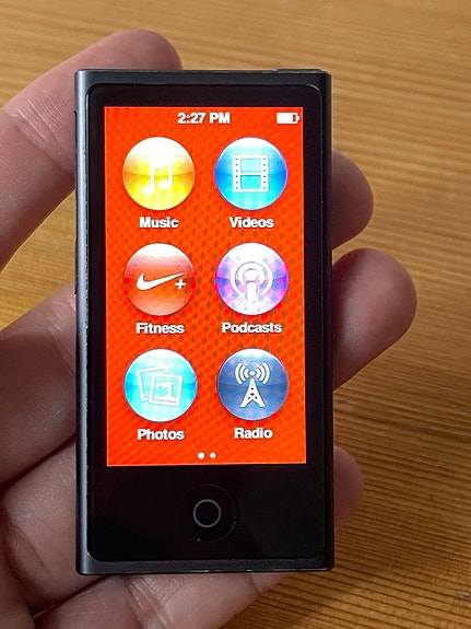 Apple iPod Nano 7th 16 GB musiikkisoitin musta