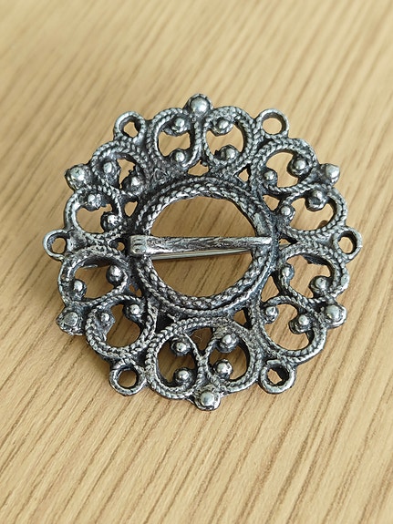 Vanha rintaneula
