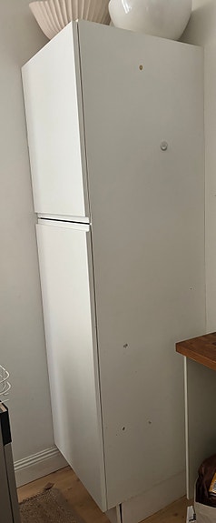 Ikea kaappi siivouskaapin sisusteilla