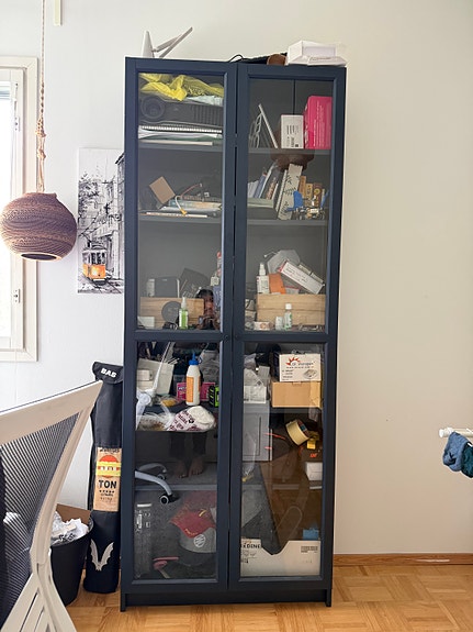 Ikea vitriinikaappi lasiovilla