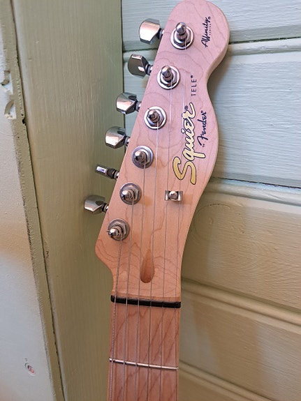 Squier by Fender Telecaster sähkökitarat sunburst