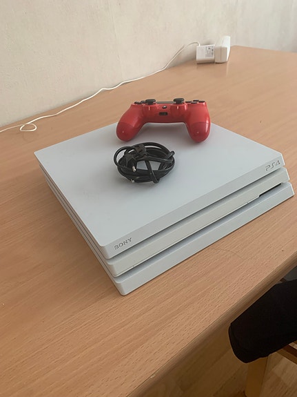 Sony PlayStation 4 pelikonsoli