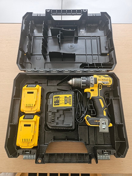 Vuokrataan DeWalt DCD791 18V akkuporakone.