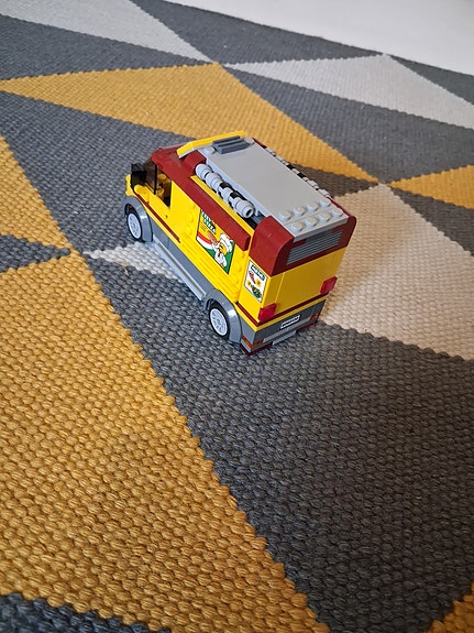 LEGO City pizzeria-auto