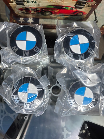 BMW vanteen keskikapselit 36136783536