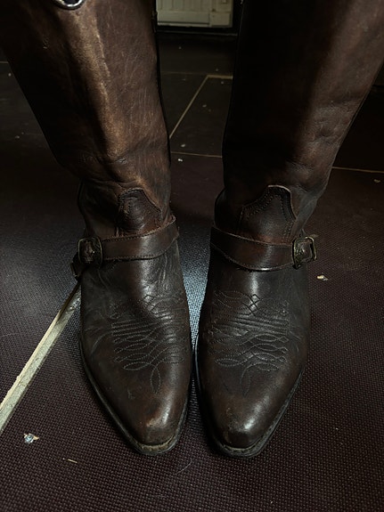 Levi’s cowboy bootsit