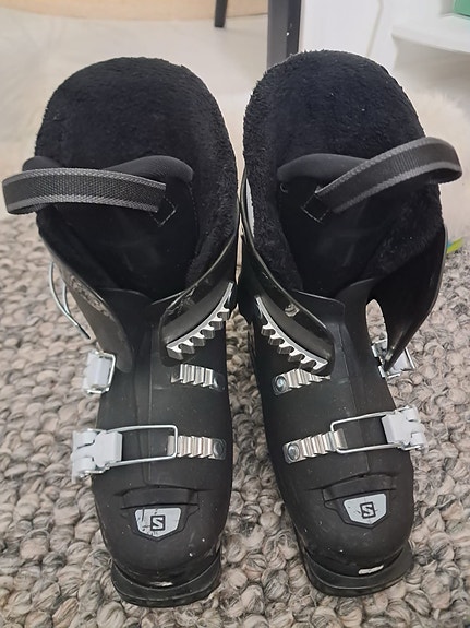 Salomon laskettelumonot koko 22–22.5 musta