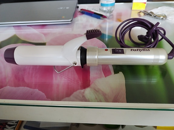 Babyliss kiharrin valkoinen