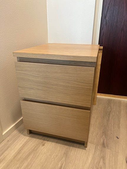 Ikea Malm yöpöytä