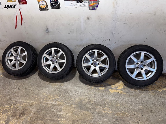 Goodyear Ultragrip talvirenkaat +Volvo vanteet