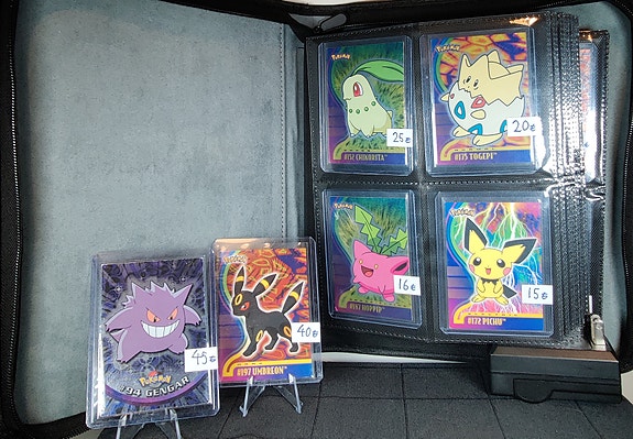 Pokemon topps holo/foil kortteja