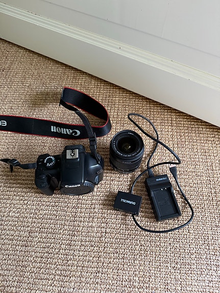 Canon EOS 1100D järjestelmäkamera + 18-55mm objektiivi