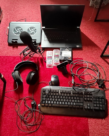 Alienware M15 R5 (RTX 3070, 32GB RAM, 1.5TB SSD),4K-Kamera & Oheislaitteet