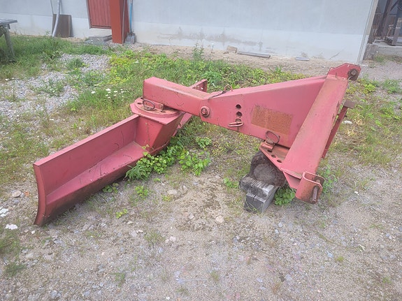 VM 250 traktorin perälevy