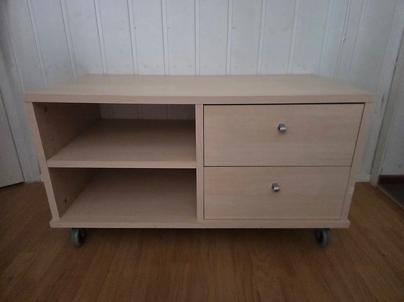 TV taso pyörillä