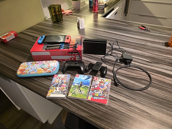 Nintendo Switch konsoli ja pelejä