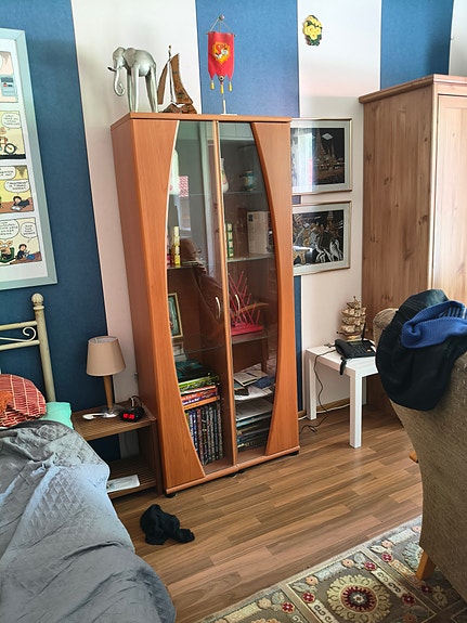 Pyökinvärinen vitriini