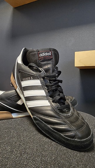 Adidas Kaiser 5 -futsalkengät, koko 44