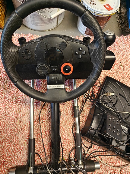 Logitech Driving Force GT ratti sekä Wheel Stand Pro teline