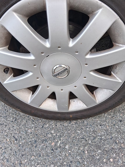 Nissan vanteen keskiö
