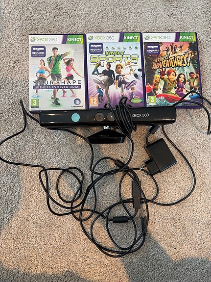 Xbox 360 Kinect + virtalähde + 3 peliä