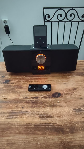 Logitech Pure-fi express plus ipod dock + kaiutin