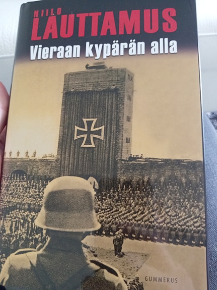 Niilo Lauttamus: Vieraan kypärän alla
