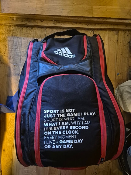 Adidas padelkassi