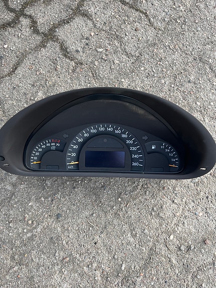 Mb w203 mittaristo