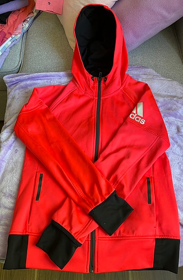 Adidaksen huppari
