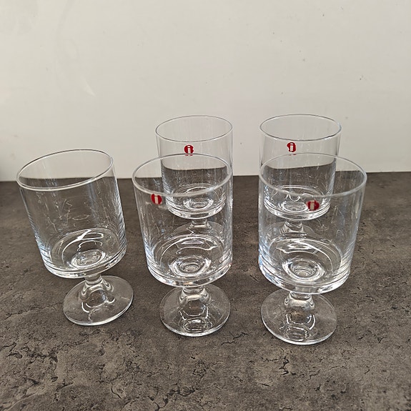 Myydään Iittala Karelia jalalliset väkeväviinilasit 5 kpl.