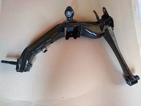 Toyota Avensis T25 uusi oikea takatukivarsi