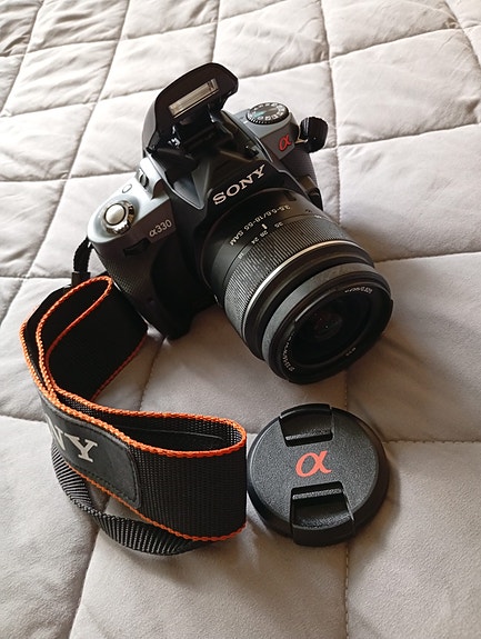 Sony Alpha a330 järjestelmäkamera + laukku