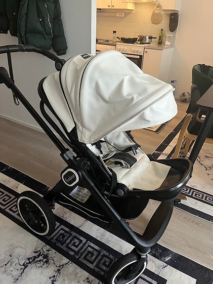 Emmaljunga vaunut ja vaunukoppa valkoinen nahka