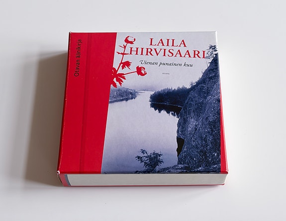 Laila Hirvisaari: Vienan punainen kuu