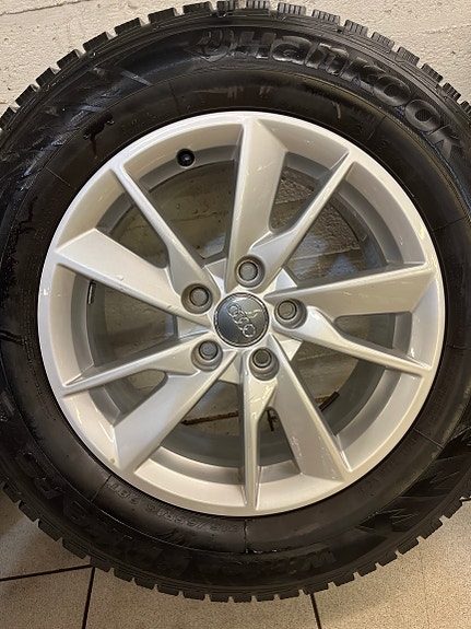 Audi alkuperäiset 16” alumiinivanteet+Hankook  i*Pike RS nastarenkaat 215/65R16