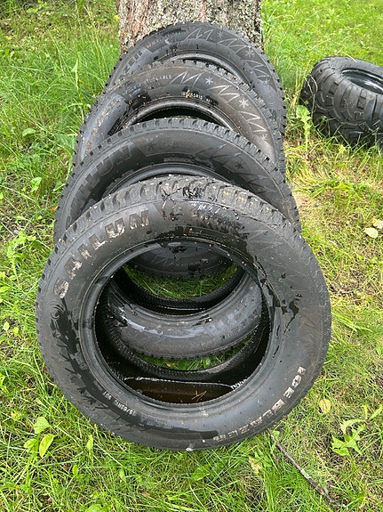 Vähän ajetut  mönkijän talvirenkaat