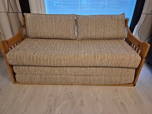 Puurunkoinen vuodesohva