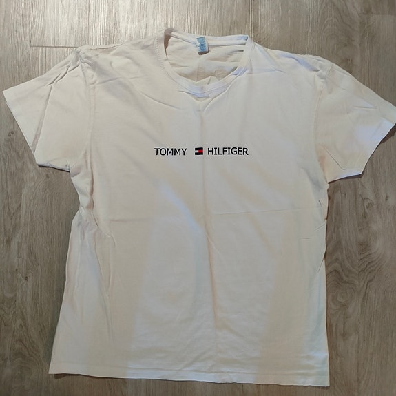 Tommy Hilfiger t-paita