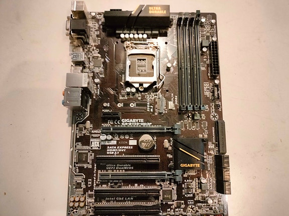 Emolevy B150 ja prosessori Core i5-7500