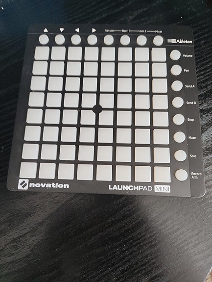 Novation Launchpad Mini MIDI-ohjain musta
