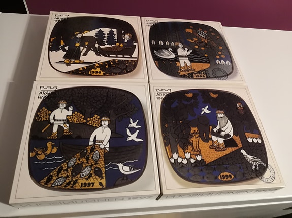 4 kpl Kalevala-vuosilautasia