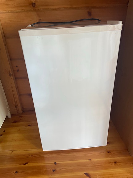 Solar 12V jääkaappi pakastelokerolla