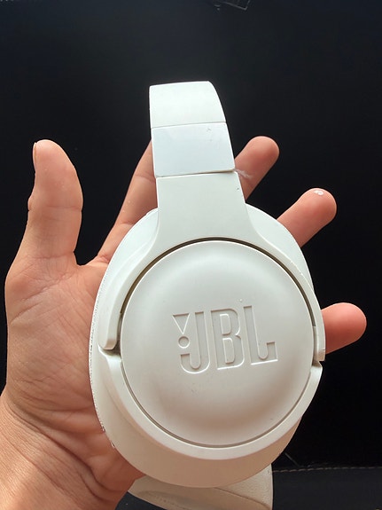 JBL valkoiset over-ear kuulokkeet