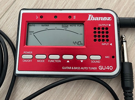 Ibanez GU40 kitaran ja basson viritin punainen
