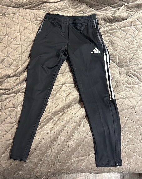 Adidas verkkarit